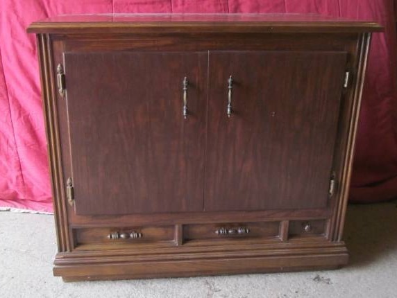 lot 113 image: cabinet