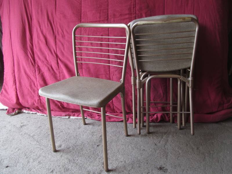 lot 120 image: folding chairs