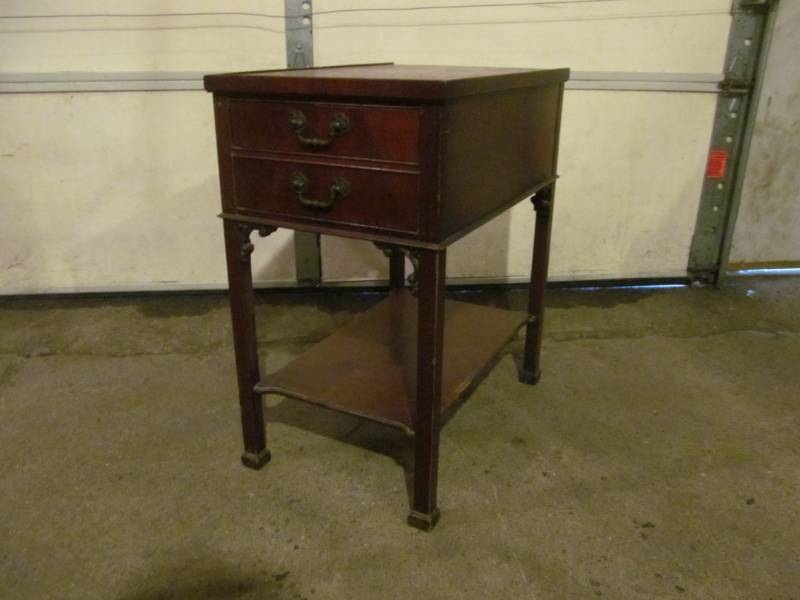 lot 147 image: end table