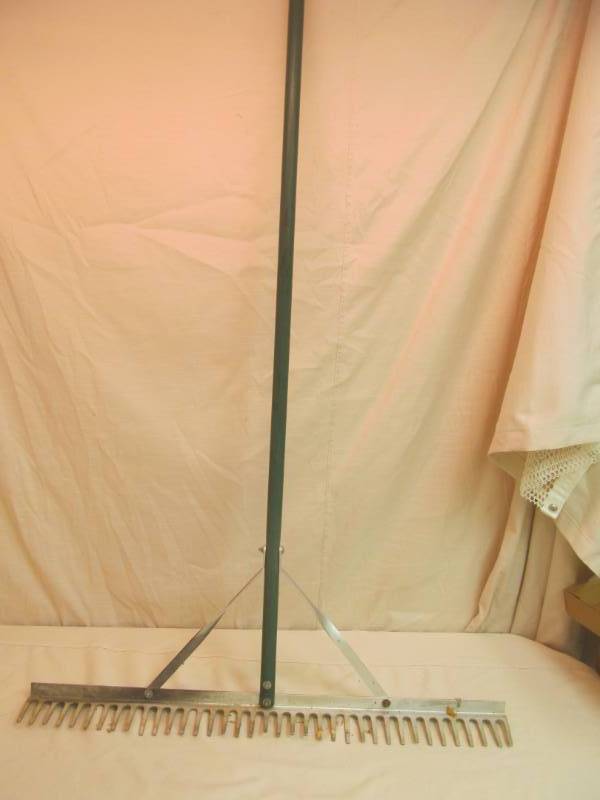 lot 139 image: rake
