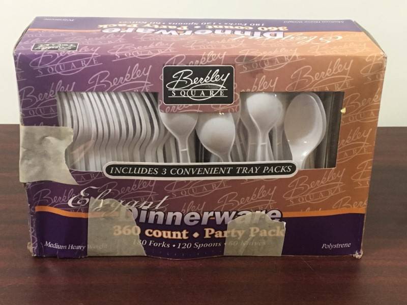 lot 27 image: Plastic Dinnerware