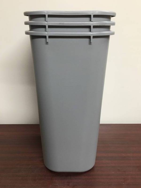 lot 121 image: Rubbermaid Wastebaskets