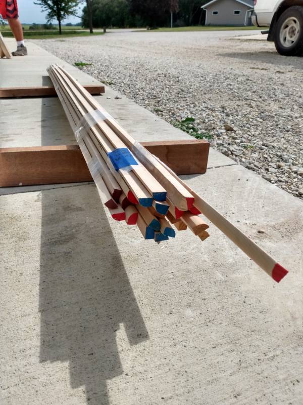 Lot of (25) Maple Deluxe Shoe Molding