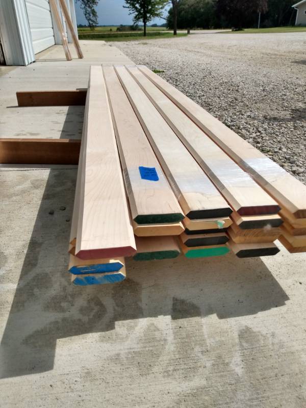 Lot of (25) Maple Shaker Molding
