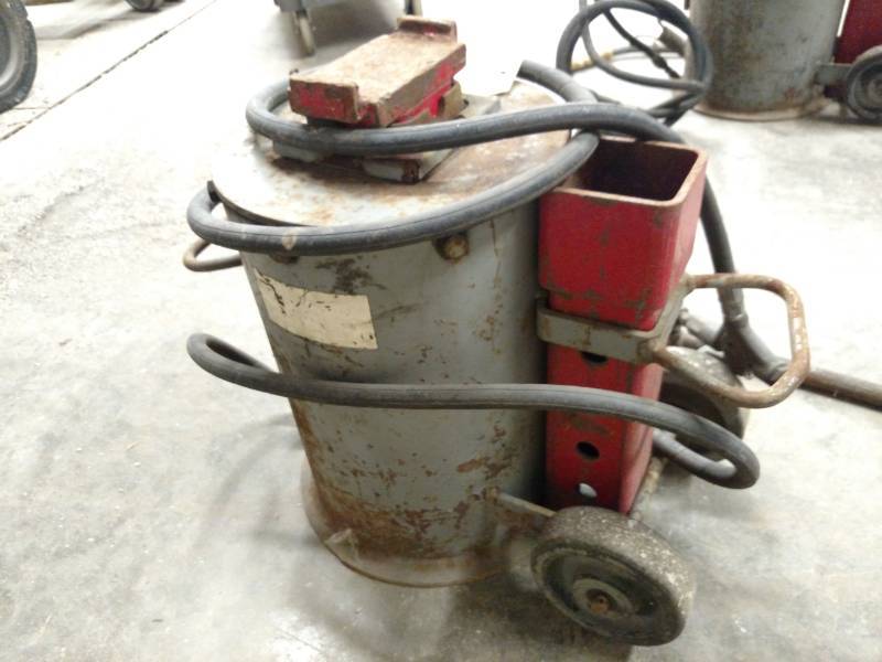Napa Air Jack, Can is 10 dia. X 14...