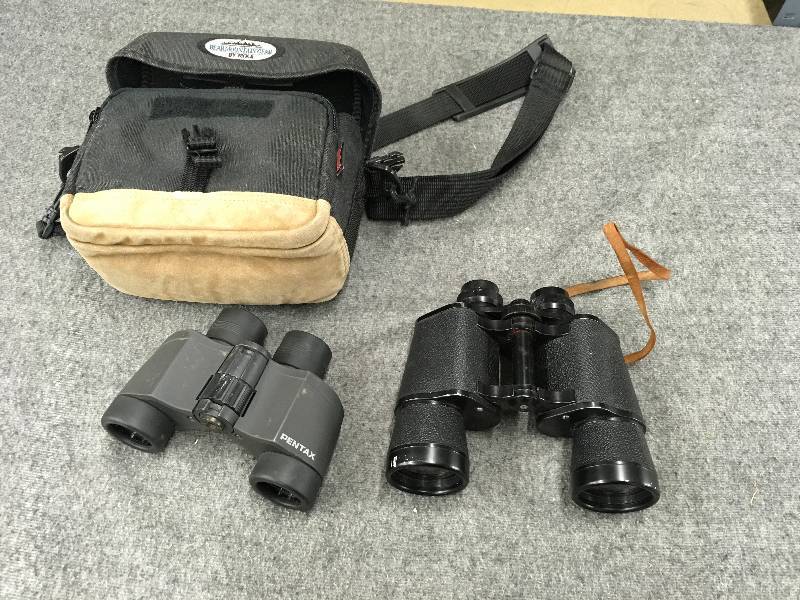 lot 142 image: Binoculars