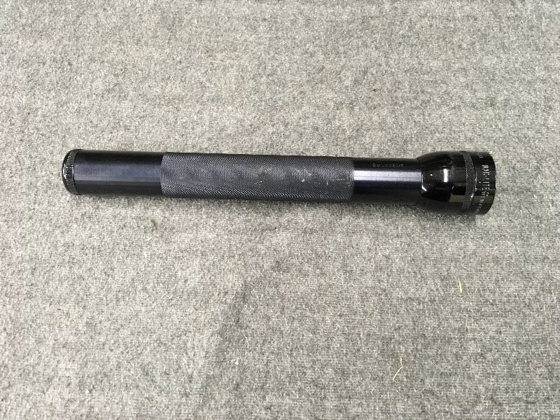lot 146 image: Mag-Lite Flashlight
