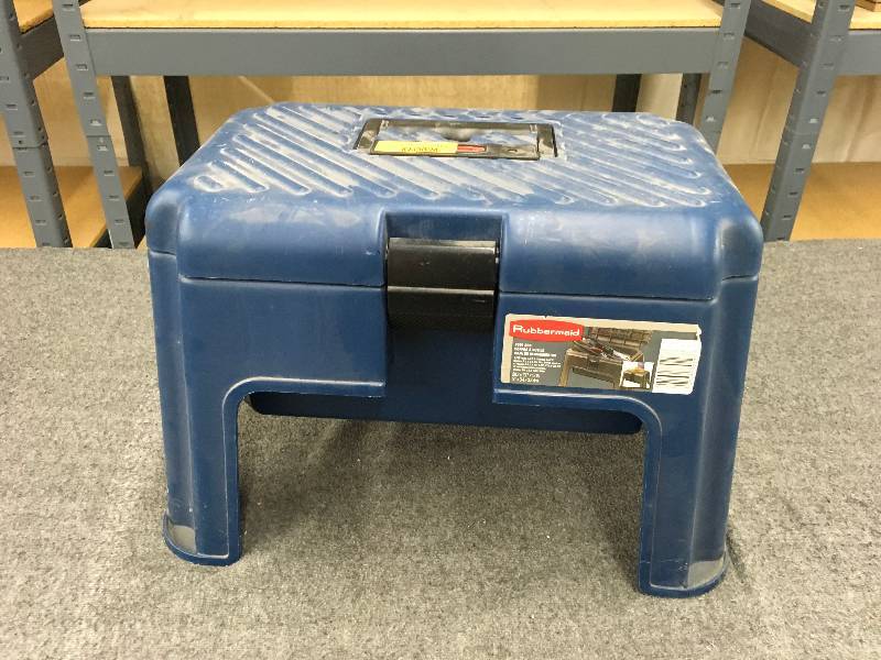 lot 162 image: Rubbermaid Tool BoxStool