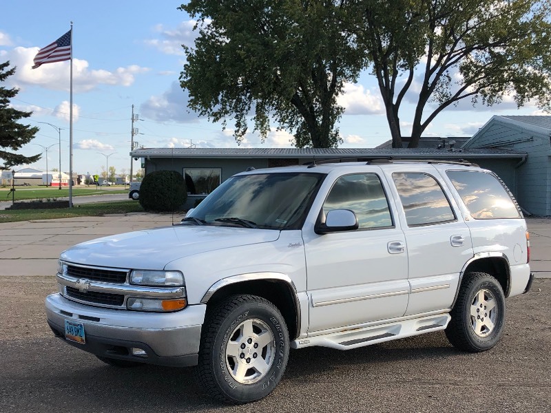 lot 130 image: 2004 Chevrolet Tahoe