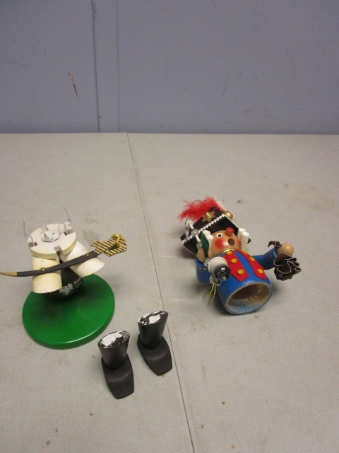 lot 311 image: 1741 STYLE ARMY SOLIDER SMOKER