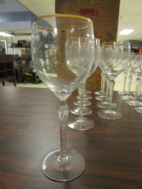 lot 314 image: CRYSTAL STEMWARE