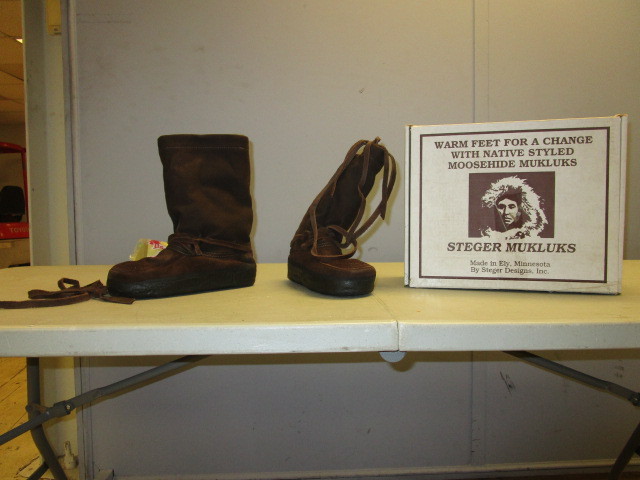 lot 319 image: STEGER MUKLUKS