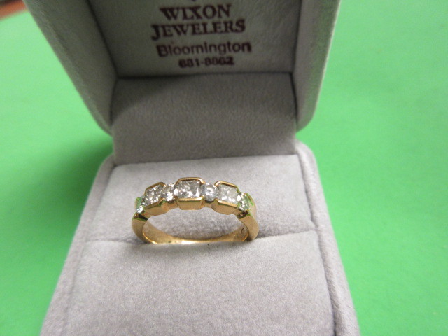 lot 321 image: LADIES 18K YG DIAMOND RING WITH APPRAISAL