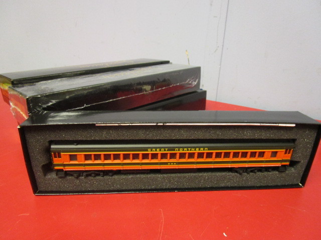 lot 336 image: SPECTRUM GREAT NORTHERN PASSENGER CARS
