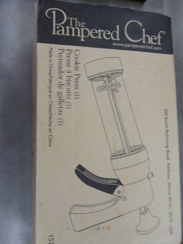 lot 6 image: Pampered Chef Cookie Press...