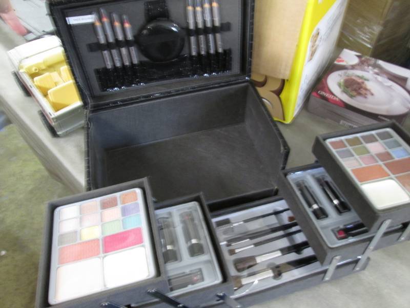 lot 25 image: Make Up Case- new...