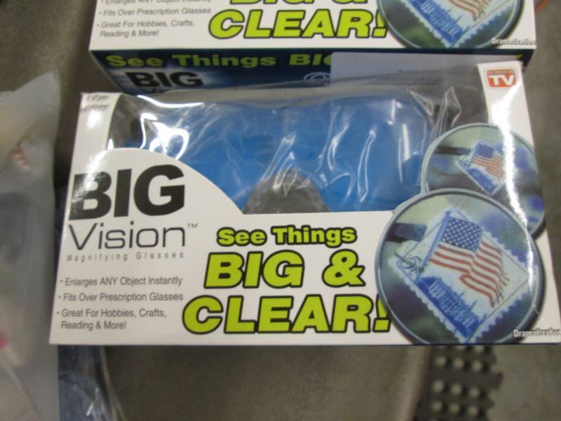 lot 99 image: 4 Big & Clear Magnifying Glasses...