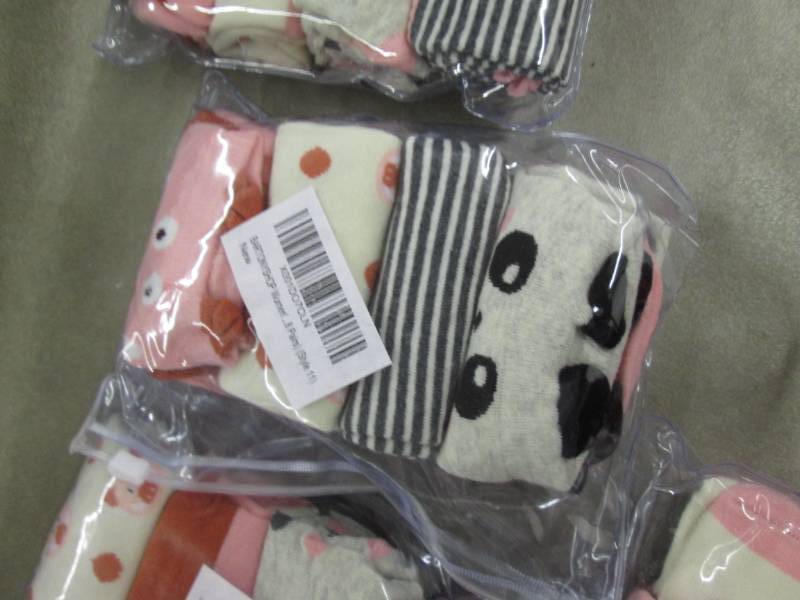 lot 104 image: 5- 4pk Ladies No-show Socks...