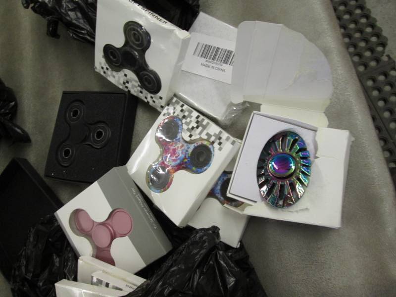 lot 128 image: 24 Assorted Fidget Spinners...