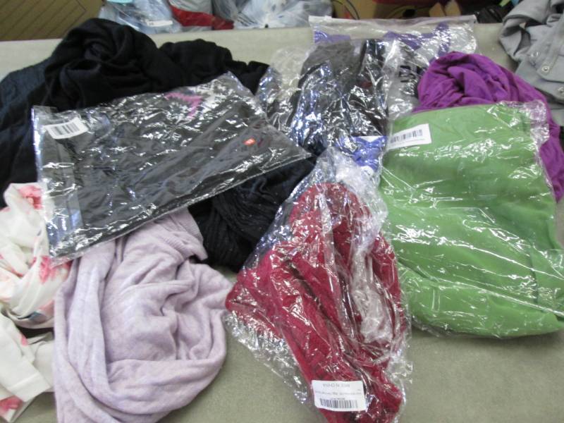 lot 156 image: 10 New  Assorted Ladies Clothing It...