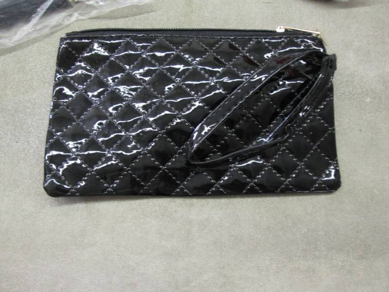 lot 184 image: Lot of 10 Ladies Zip Clutch Purse...