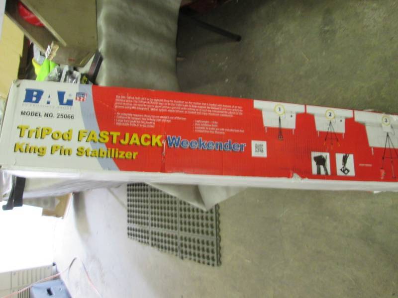 lot 266 image: Tripod Fast Jack Weekender King Pin...