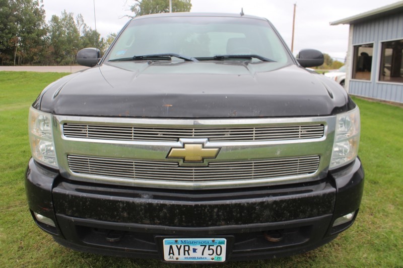 lot 4252 image: 2007 Chevrolet Silverado 1500 LTZ Extended Cab 4x4