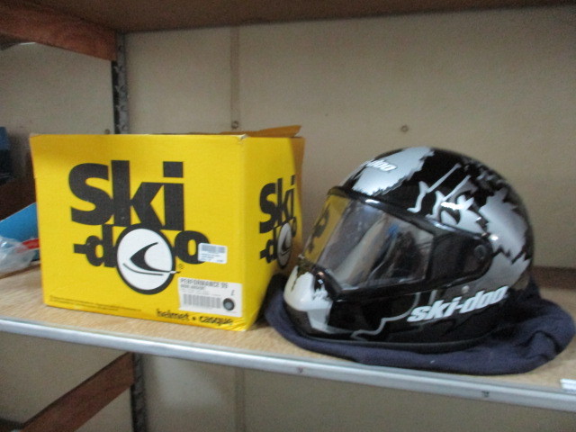 lot 15 image: Ski Doo Helmet