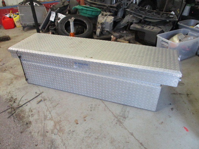 lot 17 image: Truck Tool Box