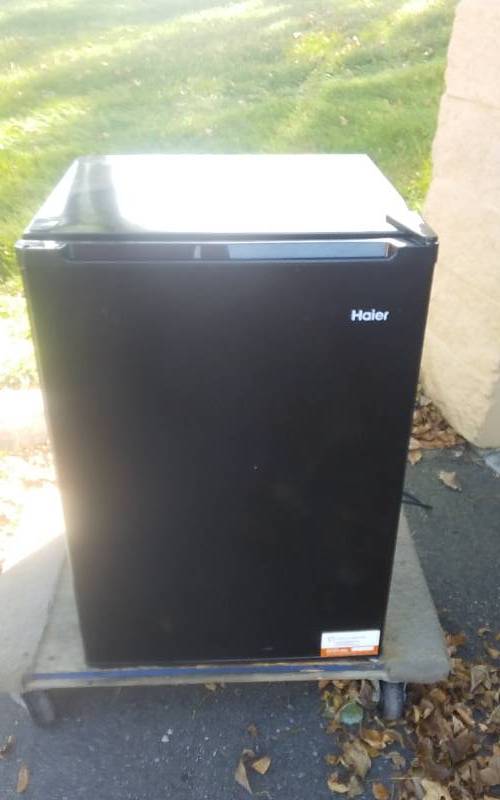 lot 11 image: Haier Black Dorm Size Refrigerator 2.7 Cu. Ft. (Works)