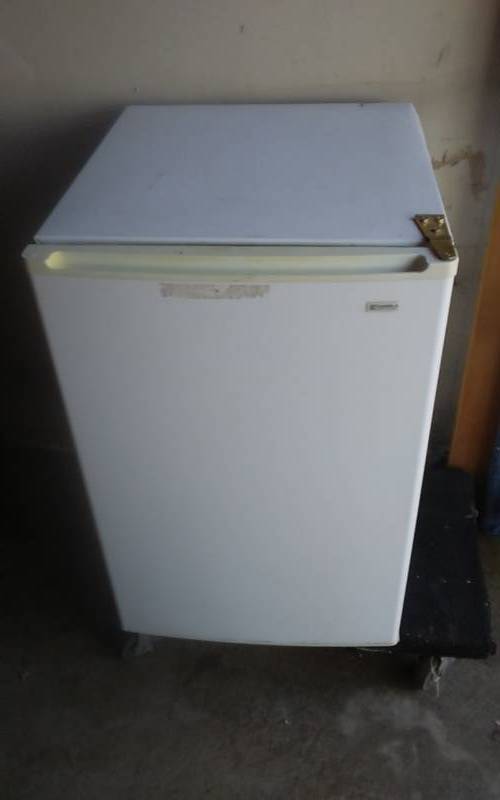 lot 12 image: Kenmore Freezer (Works) 21x24x33