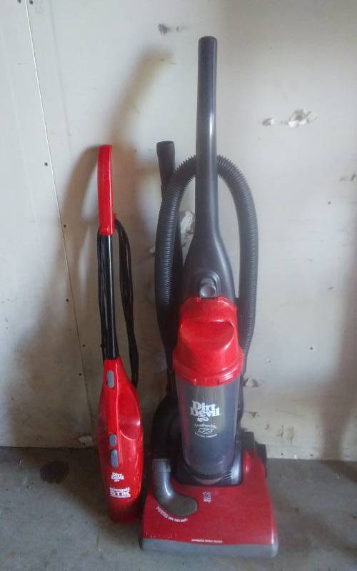 lot 17 image: Dirt Devil Upright Vac & Dirt Devil Hand VacMini Vac