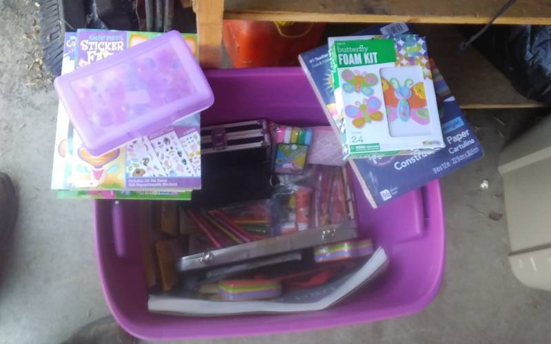 lot 18 image: Tub Of Art & Craft Supplies (Many NEW), Sketch Pad, Foam Craft Kit, Construction Paper