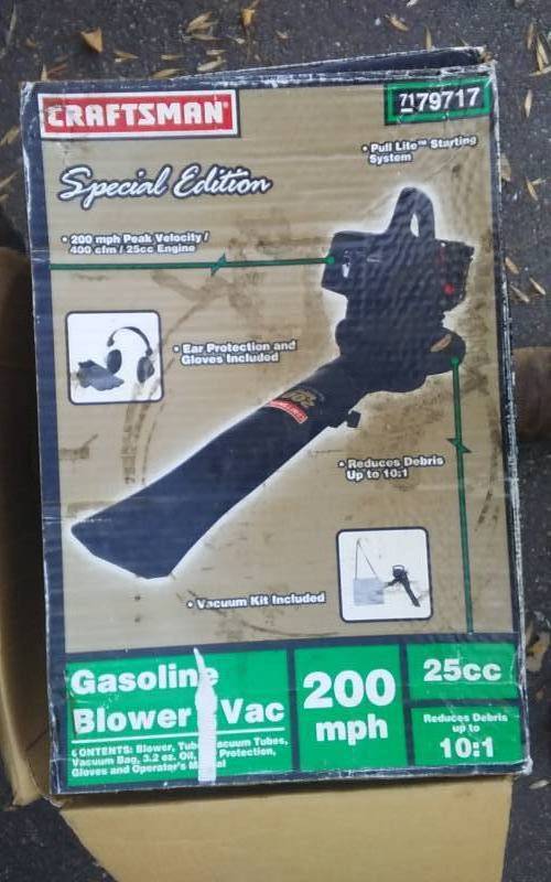 lot 32 image: Craftsman Blower Vac