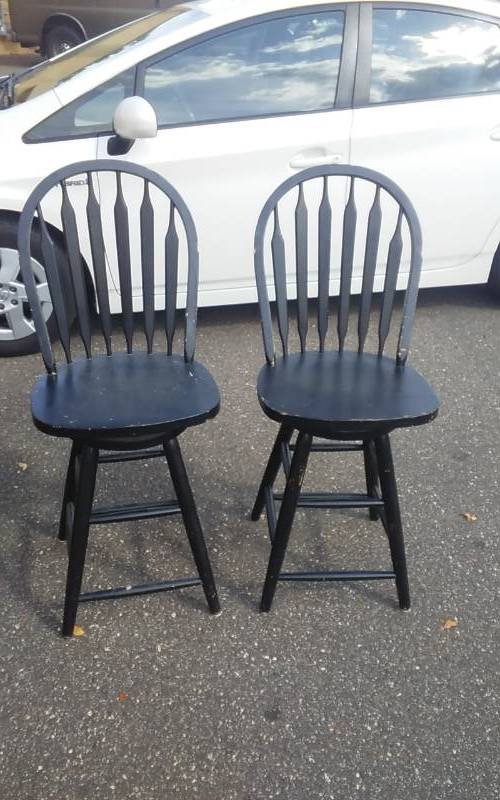 lot 40 image: 2-Black Swivel Stools 24 Inch Seat Height