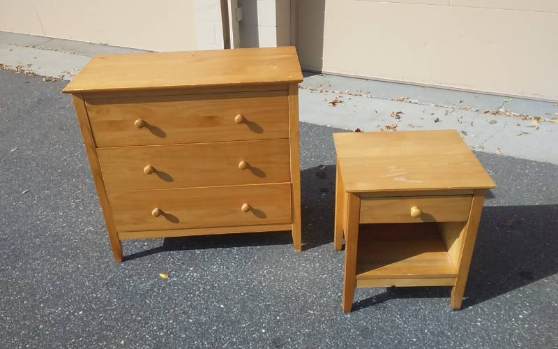 lot 41 image: 3-Drawer Pine Dresser & 1-Nightstand