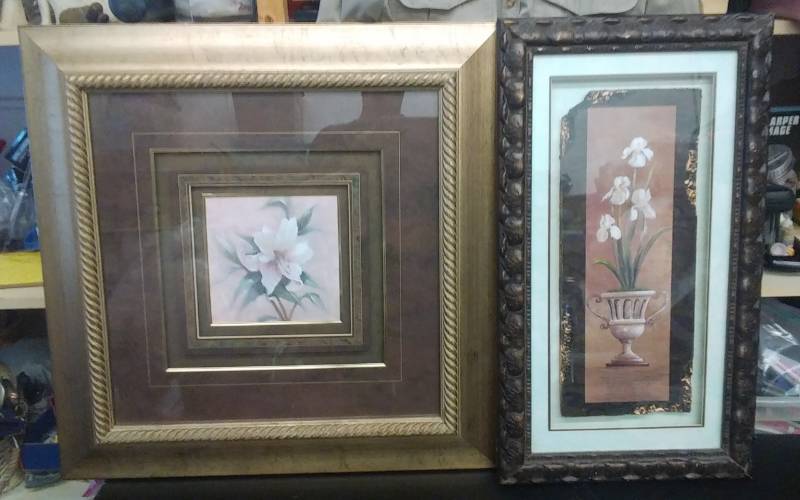 lot 47 image: 2-Framed Floral Prints
