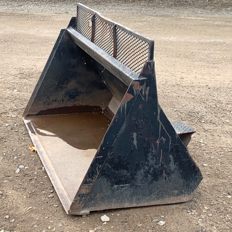 lot 2 image: Vernig Skid-Loader Snow Bucket