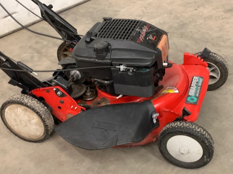 lot 12 image: Snapper 21 Lawn Mower