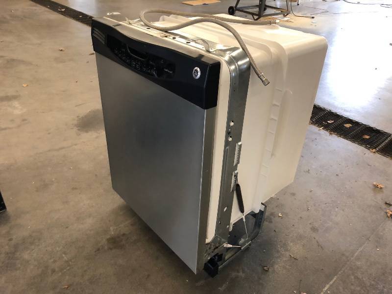 lot 4 image: GE Dishwasher