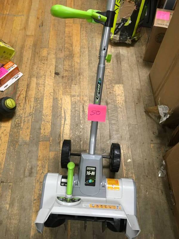lot 50 image: Earthwise 16 in. 12 Amp Corded Electric Snow Shovel  in good condition