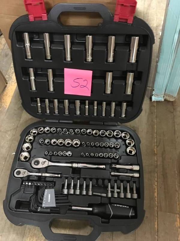 lot 52 image: Husky Mechanics Tool Set (111-Piece)  in good condition