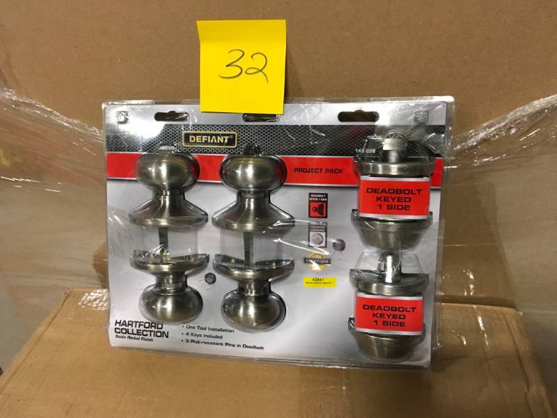 lot 32 image: Defiant Hartford Entry Knob and Deadbolt Set (2-Pack)  in good condition