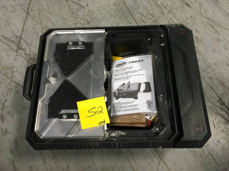 lot 52 image: Qep 700 Xt 34 Hp Model 22700Q Table Wet Tile Saw 7 Diamond Blade 12 USED in good condition