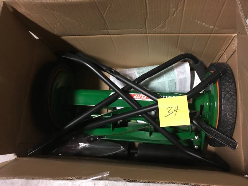 Scotts Scotts 16 in. Manual Walk Behind Push Reel Lawn Mower in good condition