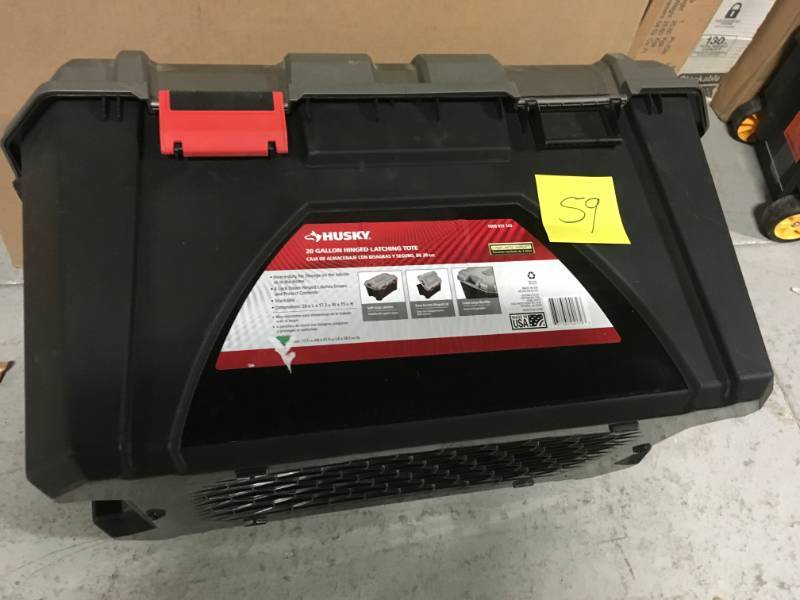 Husky 20 Gal. Storage Tote SEE PICS DAMAGE MISSING ONE LATCH
