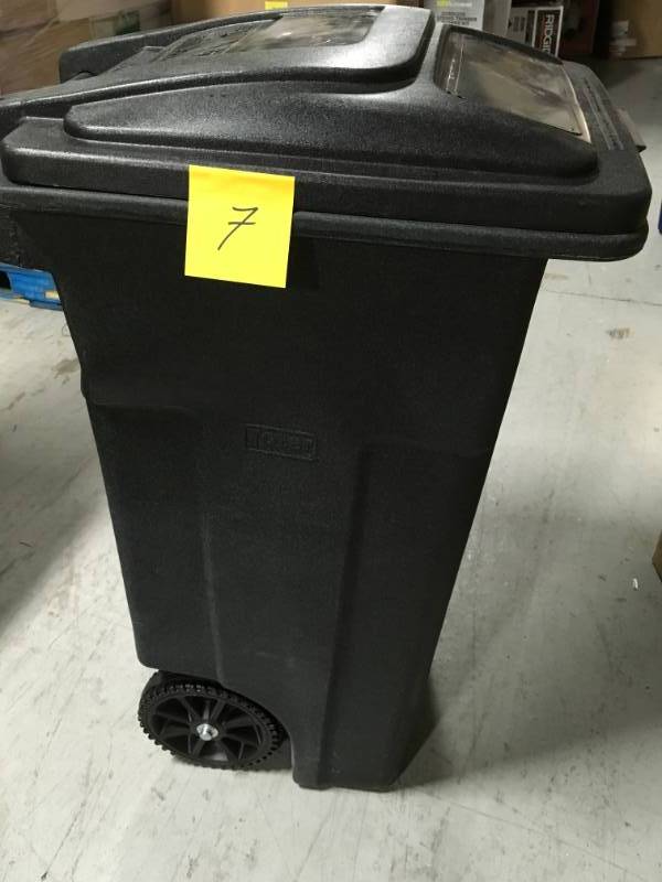 lot 7 image: Toter 32 Gal. Blackstone Trash Can with Wheels and Attached Lid not used