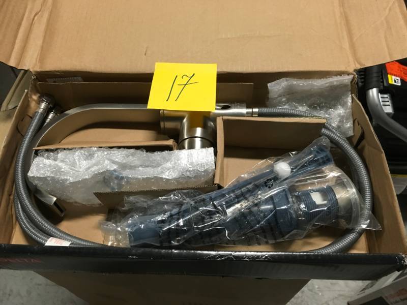 lot 17 image: Delta Mandolin 4 in. Centerset Single-Handle Bathroom Faucet in SpotShield Brushed Nickel not used