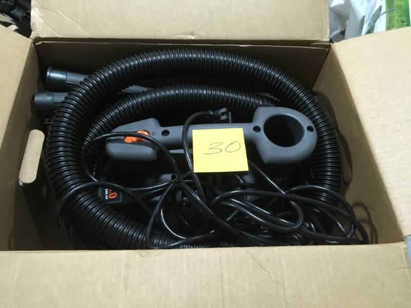 lot 30 image: RIDGID 4 Gal. 5.0-Peak HP Portable WetDry Vacuum  in good condition