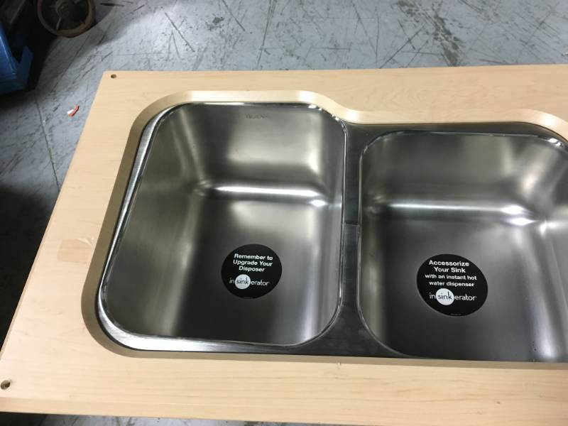 lot 40 image: Insinkerator sink in like new condition
